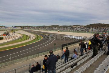 Tribune ORANGE <br />MotoGP Valence <br /> Circuit Cheste
