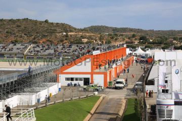 Tribune ORANGE <br />MotoGP Valence <br /> Circuit Cheste