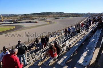 Tribune ROUGE <br />MotoGP Valence <br /> Circuit Cheste